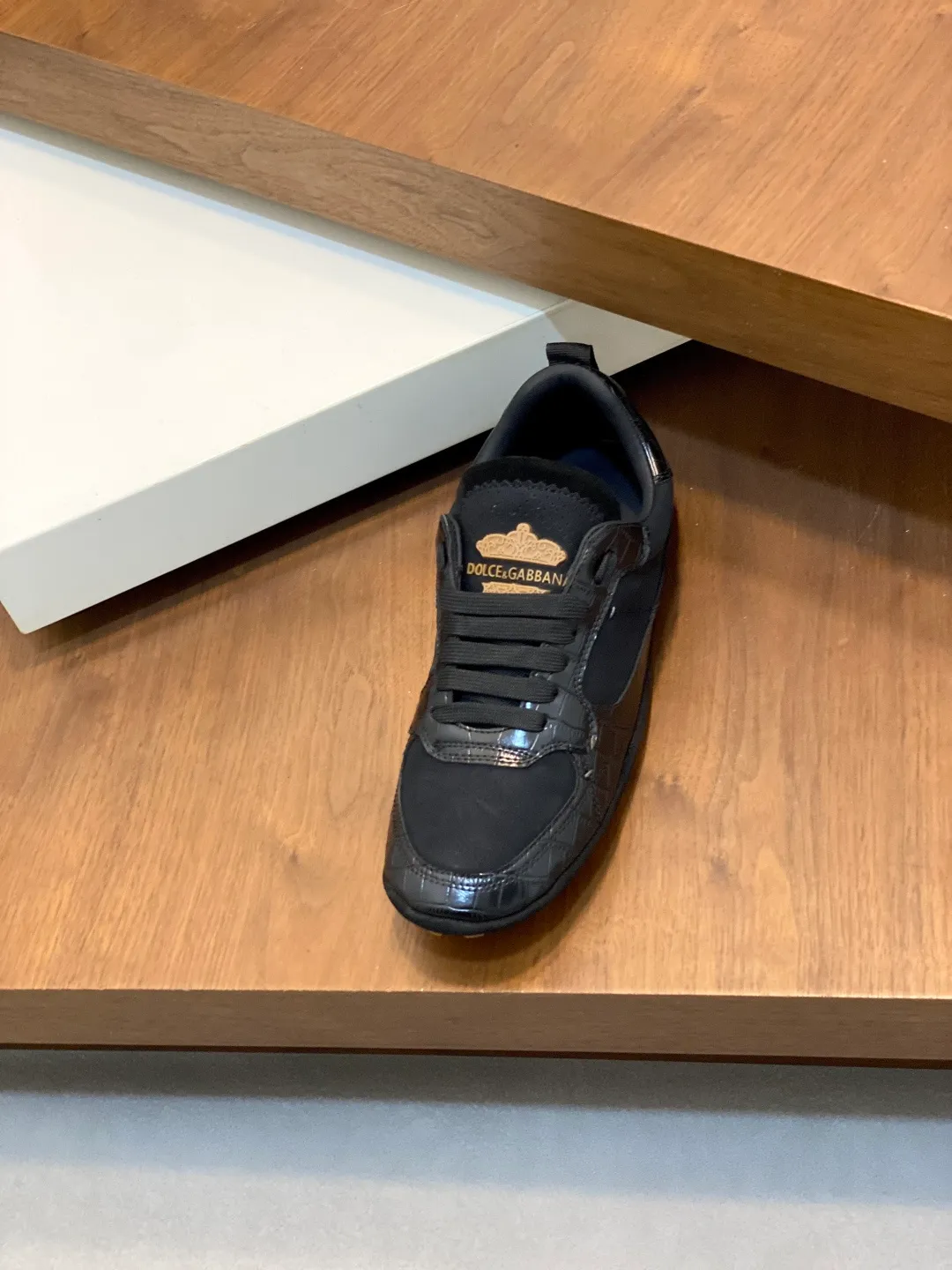 Men's shoes 💰580 2025👉D&G calfskin logo men's casual shoes. As a symbol of exquisite craftsmanship and exquisite details, it is newly embellished with the electroplated DG logo, and high-frequency technology creates a three-dimensional silhouette. Imported cowhide upper + cowhide lining + original rubber outsole 😎😎😎, hand-sewing technology, a must-have item for summer ✈️✈️✈️ Size: 39-44 (38.45 46 customized)